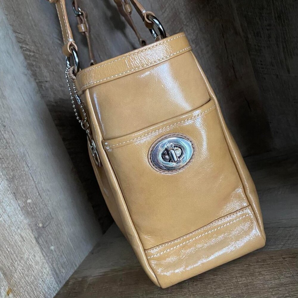 Coach Gallery Tan Patent Glossy Leather Shoulder Tote Purse Silver Hardware - Picture 2 of 8